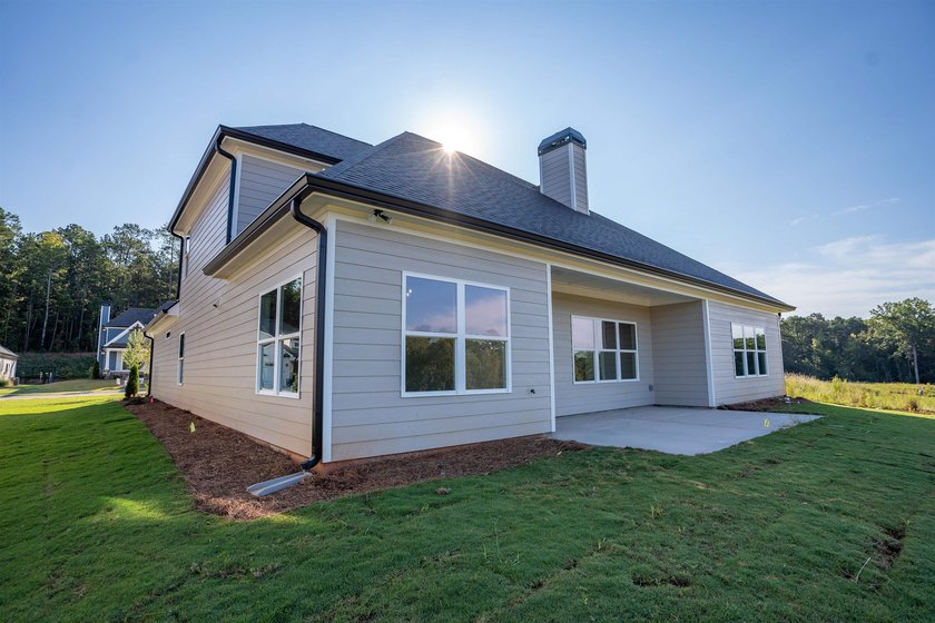 Designed for today's lifestyle, this spacious open floor plan - photo 37