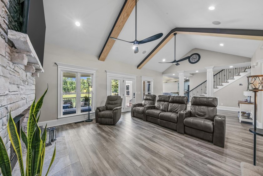 EXTRAORDINARY OPPORTUNITY TO OBTAIN OVER 4 ACRES OF PRIME LEVEL - photo 13