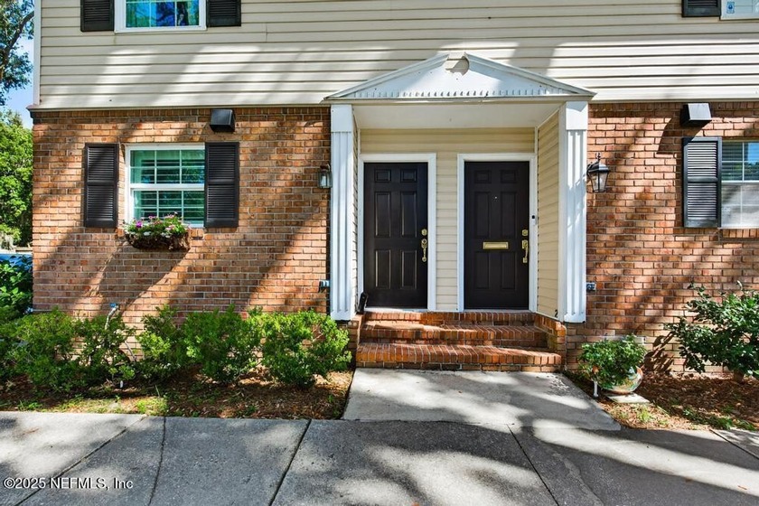 Beautifully remodeled Ortega Oaks condominium! This 2-bedroom, 1 - photo 4