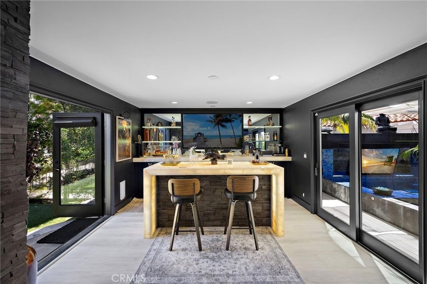 Welcome to modern, resort-style living on Lido Isle. Extensively - photo 16