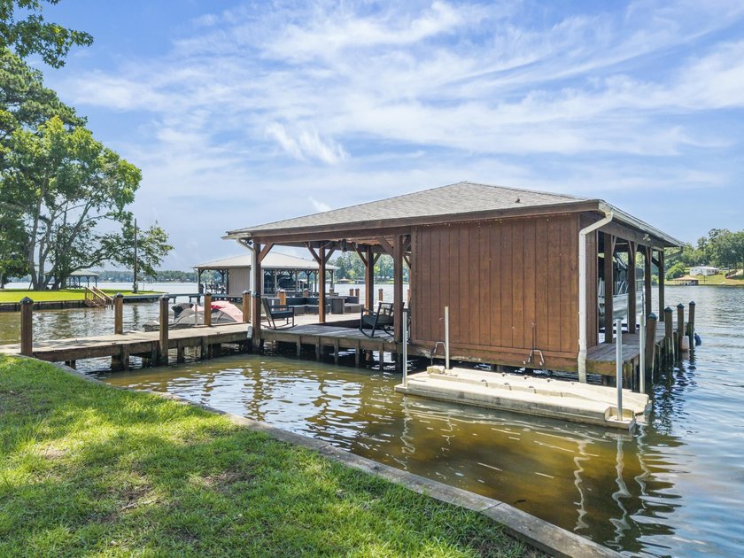 EXTRAORDINARY OPPORTUNITY TO OBTAIN OVER 4 ACRES OF PRIME LEVEL - photo 23