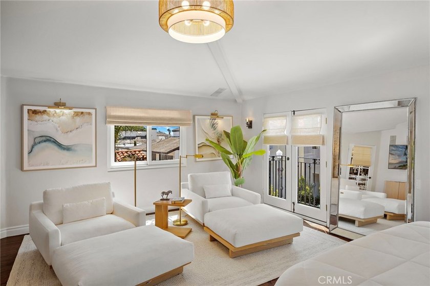 Welcome to modern, resort-style living on Lido Isle. Extensively - photo 24