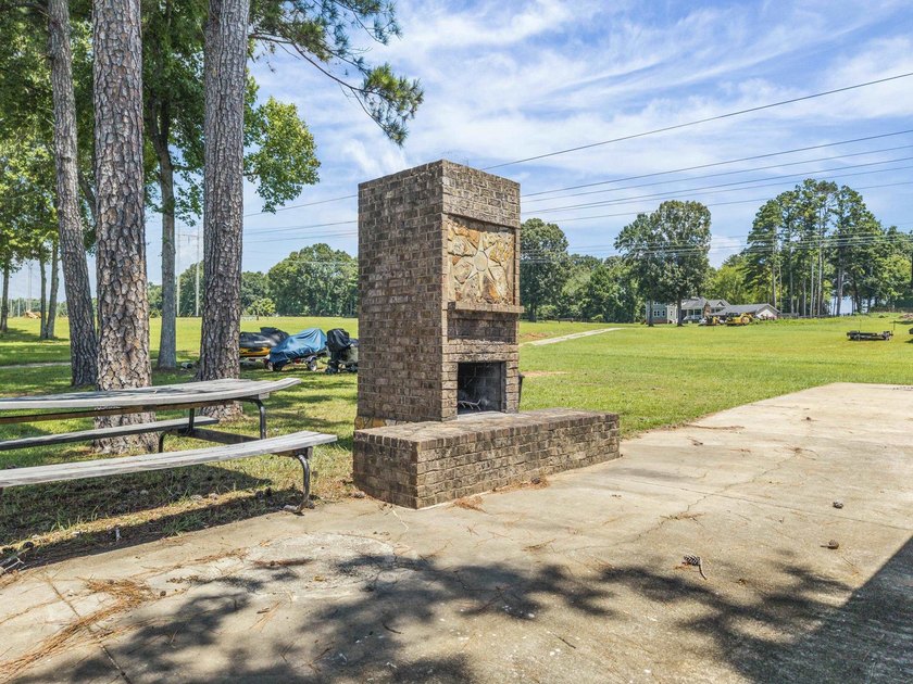 EXTRAORDINARY OPPORTUNITY TO OBTAIN OVER 4 ACRES OF PRIME LEVEL - photo 27