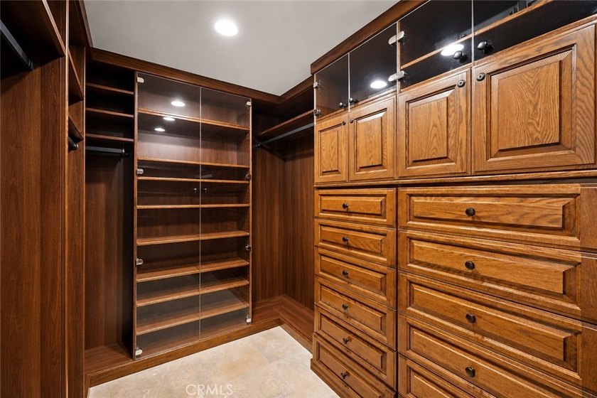 Welcome to modern, resort-style living on Lido Isle. Extensively - photo 28