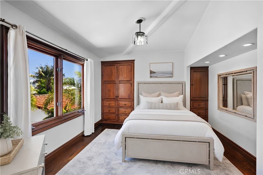 Welcome to modern, resort-style living on Lido Isle. Extensively - photo 30