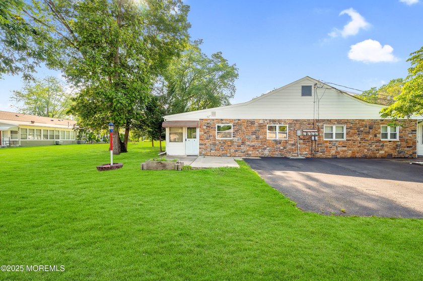 Welcome to Cedar Glen Homes, a sought after 55+ community - photo 2