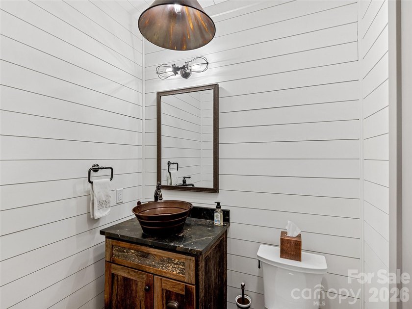 Completely transformed modern farmhouse on 5.5 acres w/ mountain - photo 14