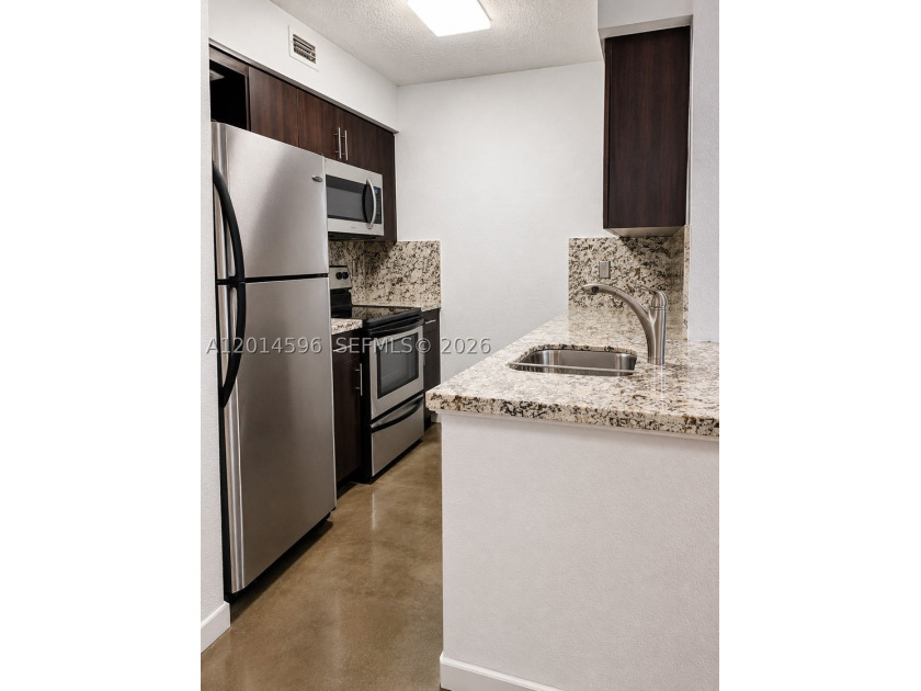 Resort-Style Living - Beautiful 1-Bedroom, 1-Bath 2nd Floor Unit - photo 4