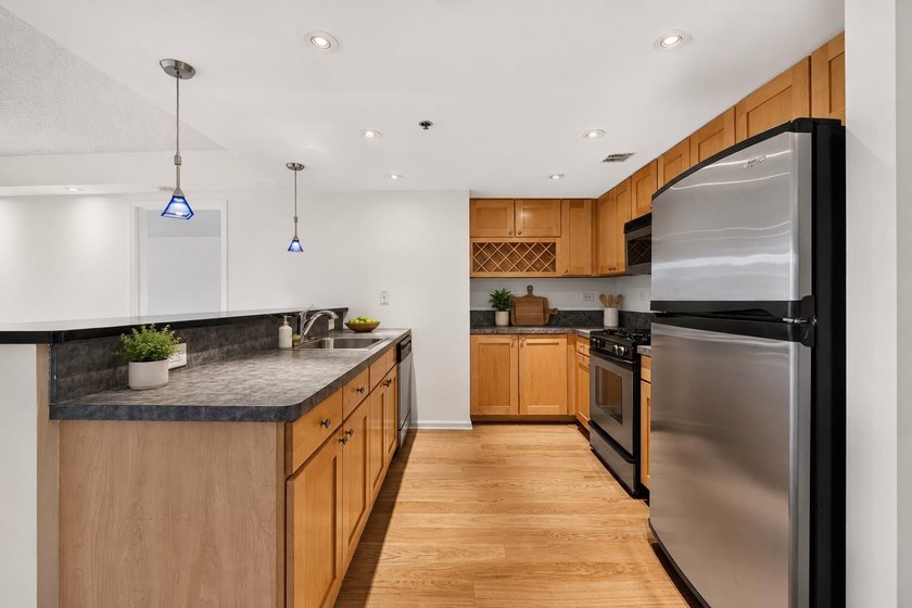 Spacious two-bedroom, two-bathroom condo in the highly desirable - photo 6