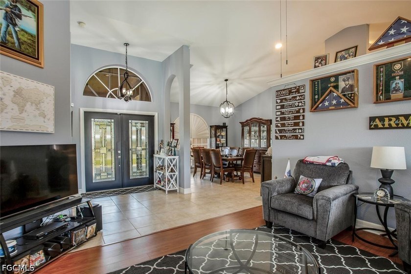 Must see 4 bedroom waterfront home - well maintained with many - photo 3