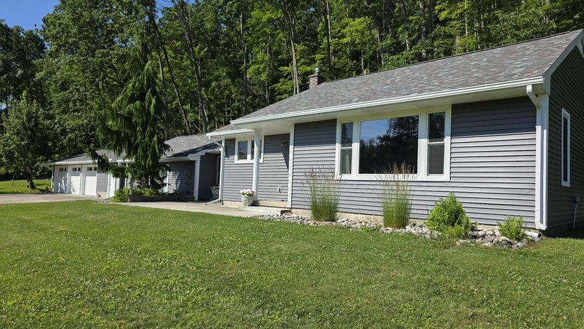 Updated 2 bedroom 1 bath home. Very close proximity to Lake - photo 17