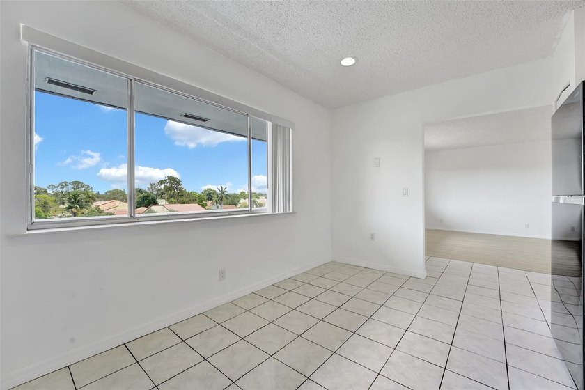 Priced to sell!!! Exquisite top-floor 3-bedroom, 2-bathroom with - photo 8