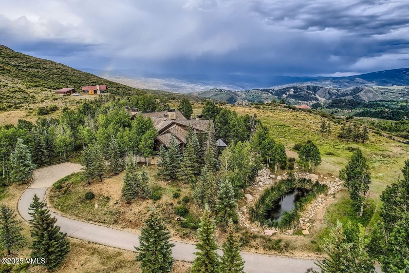 A Legacy Estate. Set on 35 acres, adjacent to BLM, and located 8 - photo 3