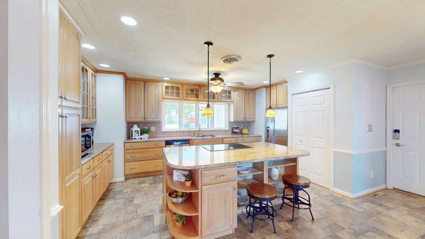 Discover the perfect blend of comfort and luxury in this - photo 16