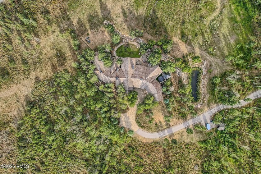 A Legacy Estate. Set on 35 acres, adjacent to BLM, and located 8 - photo 7