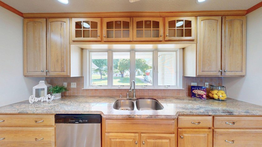 Discover the perfect blend of comfort and luxury in this - photo 18