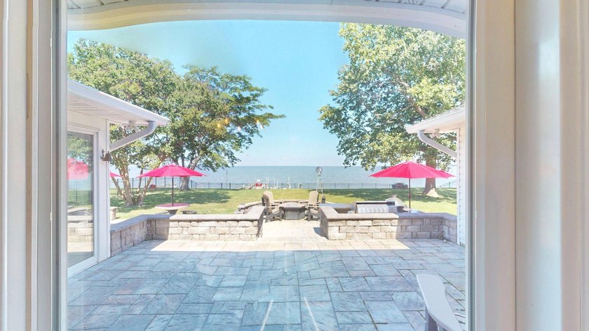 Discover the perfect blend of comfort and luxury in this - photo 22