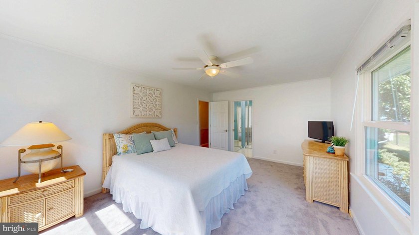 Discover the perfect blend of comfort and luxury in this - photo 33
