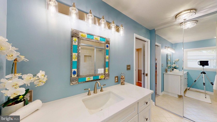 Discover the perfect blend of comfort and luxury in this - photo 35