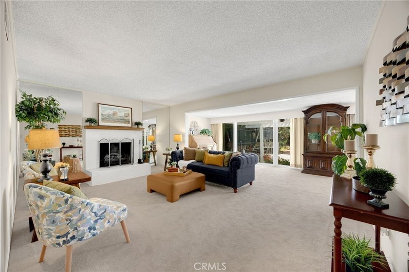 BEAUTIFUL, SINGLE-STORY home on a 14,250 sq ft lot! This house - photo 5