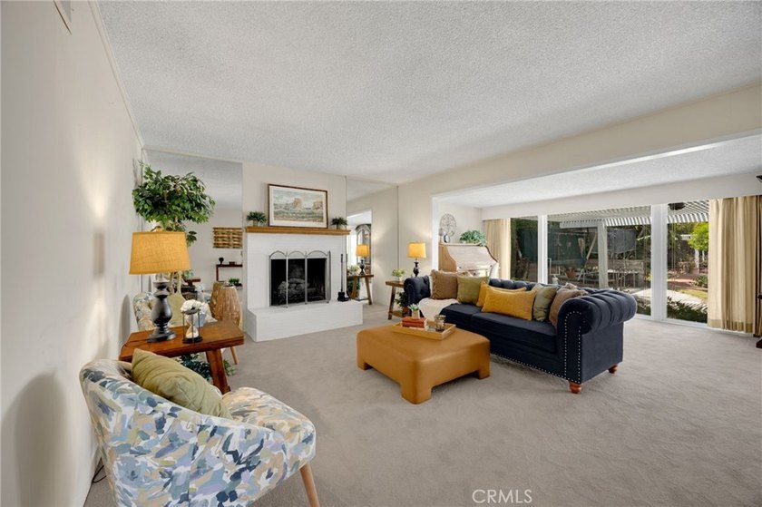 BEAUTIFUL, SINGLE-STORY home on a 14,250 sq ft lot! This house - photo 6
