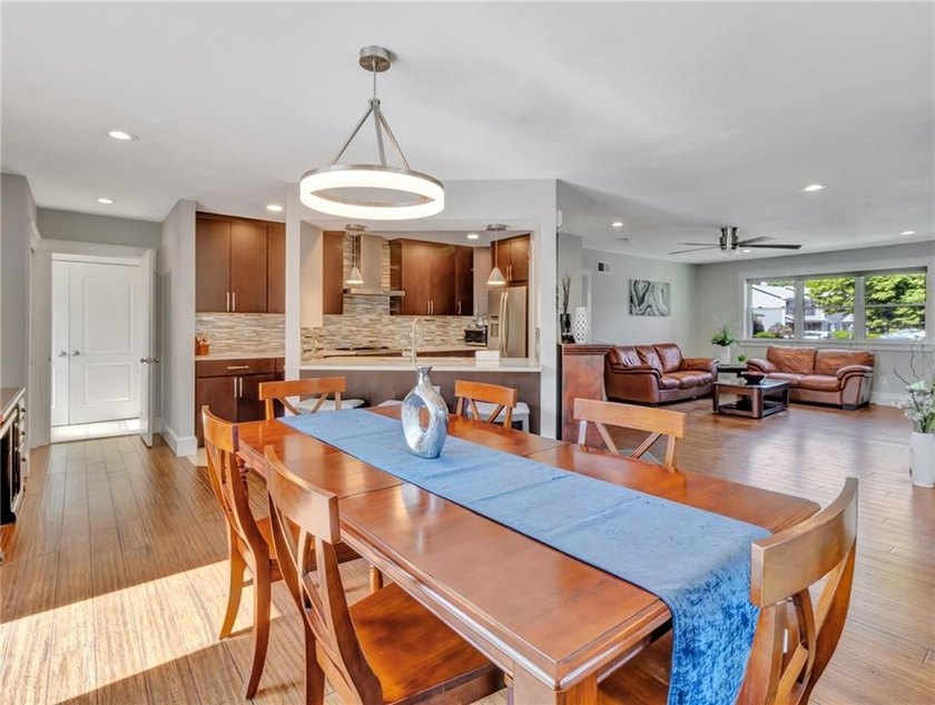 Beautiful condo in Tiverton, close to Fall River shopping &amp; - photo 9
