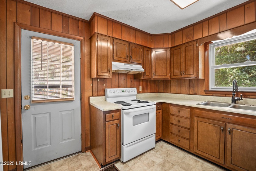 Welcome home to this turnkey 3-bedroom, 2-bath home, 2 miles - photo 11
