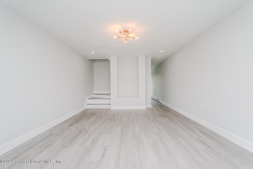 Fully Renovated Townhouse Near Forest Ave - Building size 14x42 - photo 25