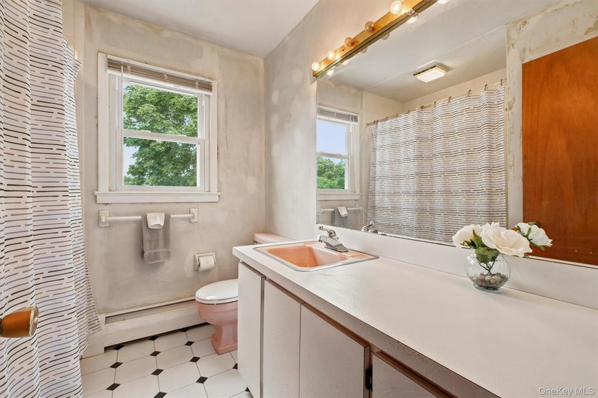 133 Westlake Drive features 4 bedrooms, 2.5 baths, spacious - photo 29