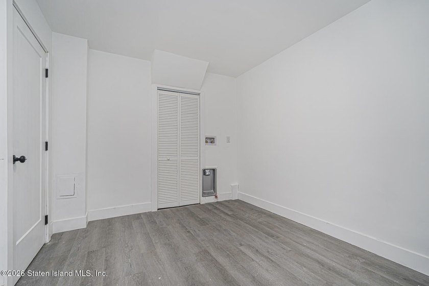 Fully Renovated Townhouse Near Forest Ave - Building size 14x42 - photo 32