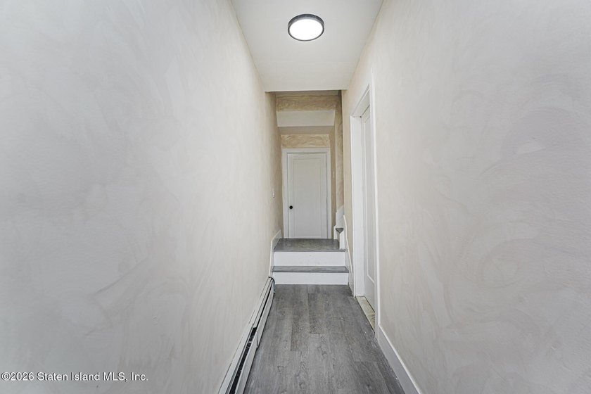 Fully Renovated Townhouse Near Forest Ave - Building size 14x42 - photo 33