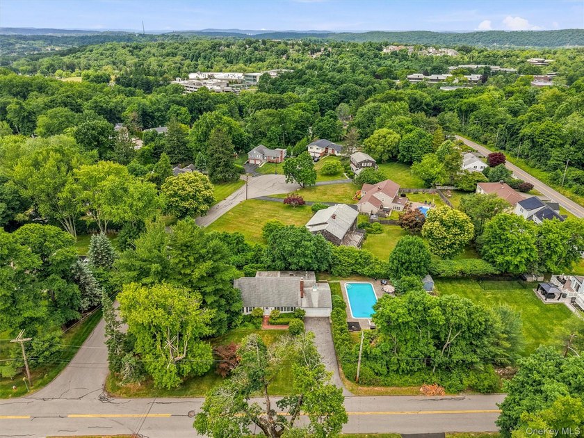 133 Westlake Drive features 4 bedrooms, 2.5 baths, spacious - photo 42