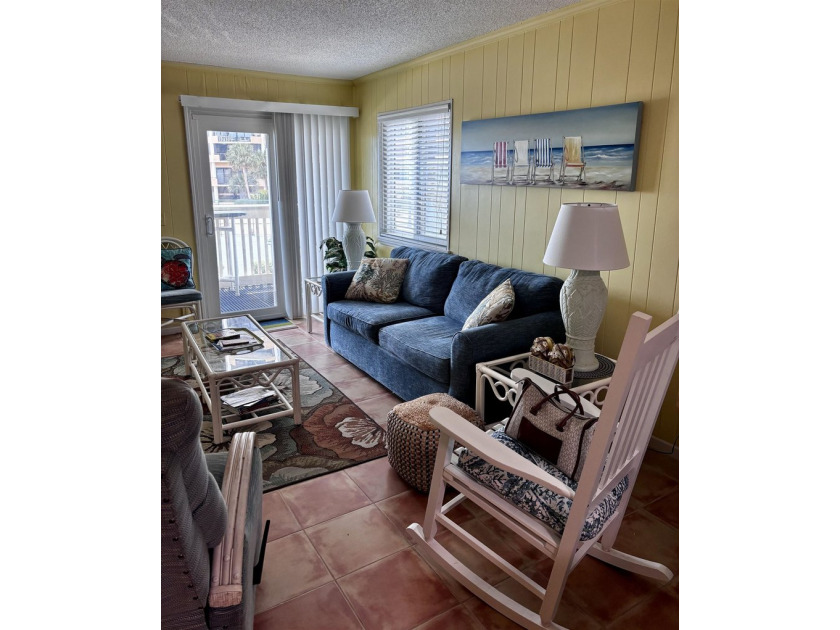 This is the condo that you've been waiting for! Beautifully - photo 2