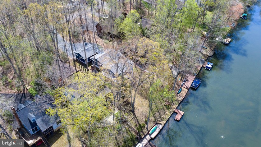 Welcome to your lakefront dream home in the highly sought-after - photo 9