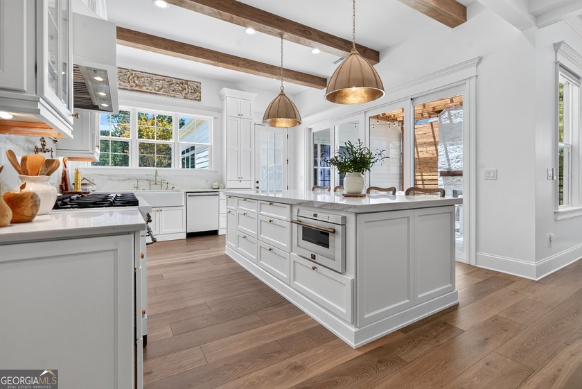 EXPERIENCE EXCEPTIONAL CRAFTSMANSHIP AND LUXURY IN THIS STUNNING - photo 11