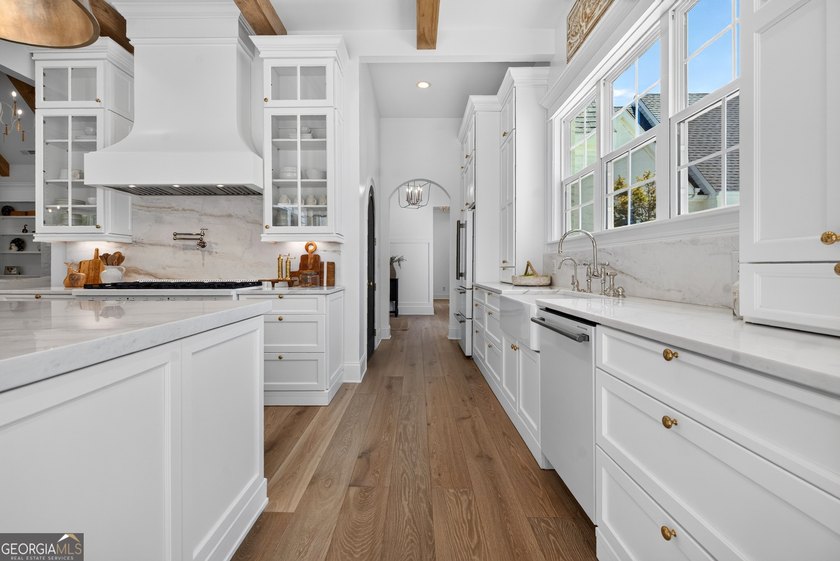 EXPERIENCE EXCEPTIONAL CRAFTSMANSHIP AND LUXURY IN THIS STUNNING - photo 16