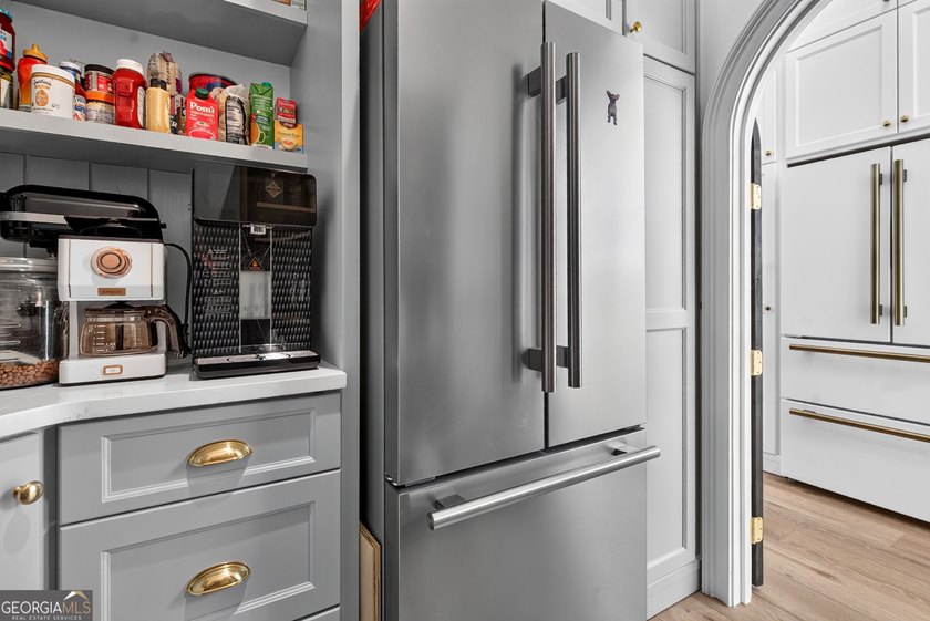 EXPERIENCE EXCEPTIONAL CRAFTSMANSHIP AND LUXURY IN THIS STUNNING - photo 22