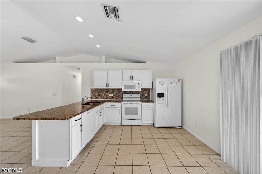 Beautifully remodeled 3-bedroom, 2-bathroom home in SW Cape - photo 8