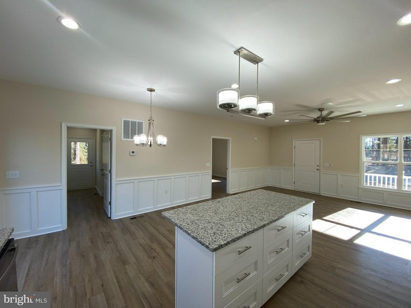 NEW CONSTRUCTION! Estimated completion: Aug. 1, 2026. Modern - photo 3