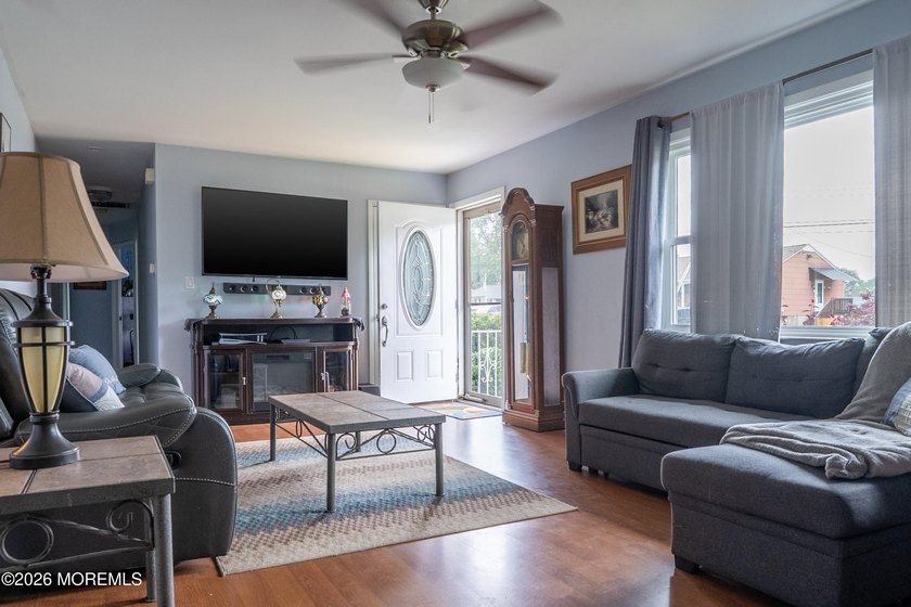 Welcome home to this well-cared for ranch in Lake Riviera - photo 4