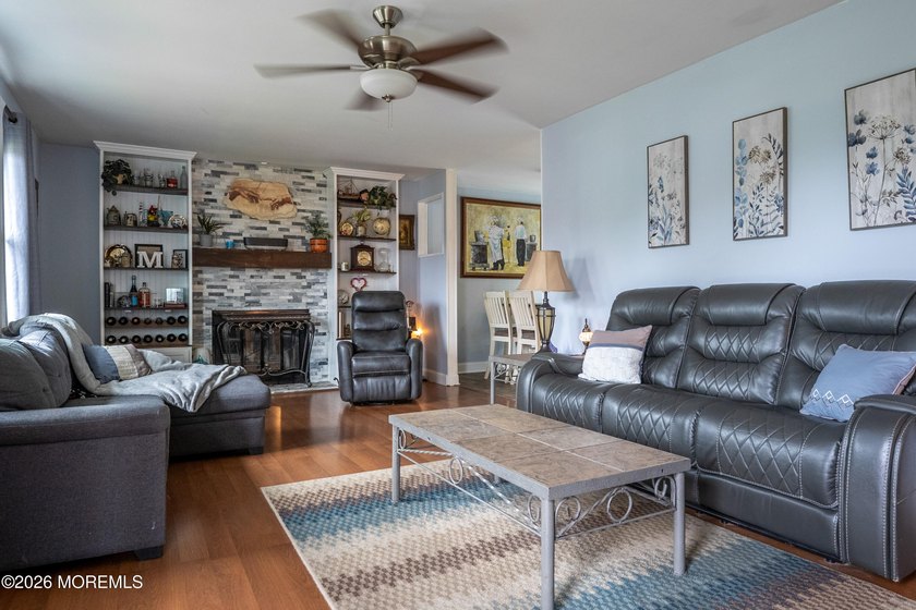 Welcome home to this well-cared for ranch in Lake Riviera - photo 5