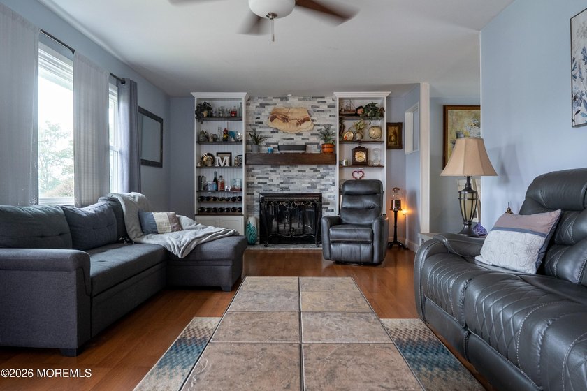 Welcome home to this well-cared for ranch in Lake Riviera - photo 6
