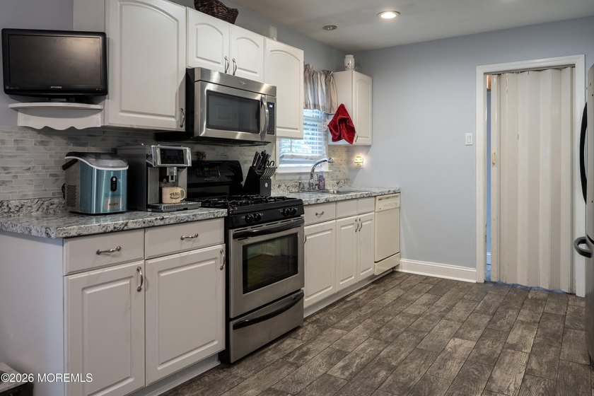 Welcome home to this well-cared for ranch in Lake Riviera - photo 10