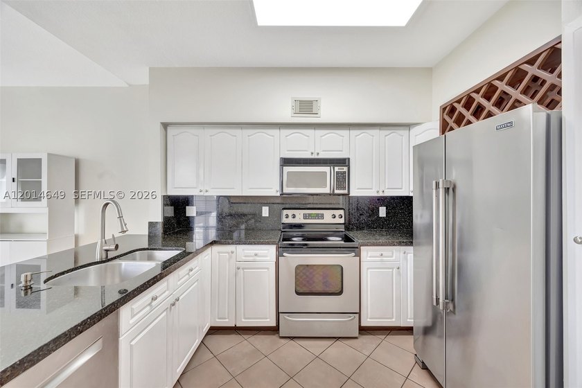 Lowest price in the neighborhood. This 3 bedroom 2 1/2 bath home - photo 3