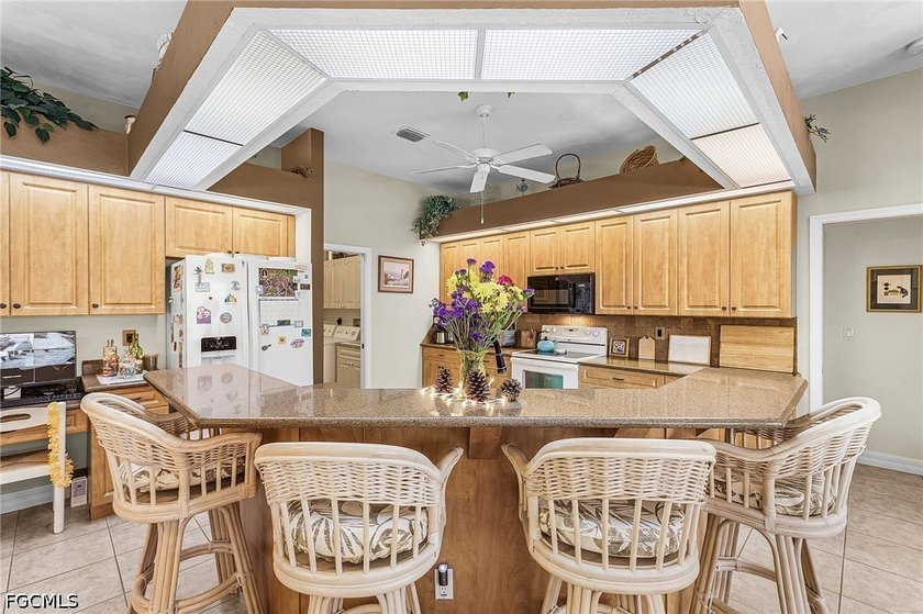 Lovely spacious pool home on one of the best lots in this area - photo 8