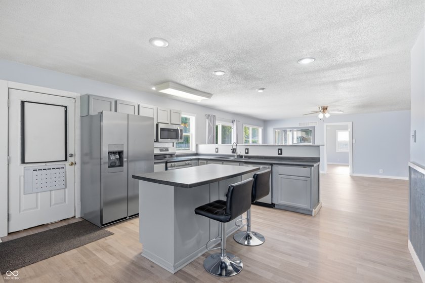 Welcome to 316 Woodward Street, this beautifully renovated - photo 6