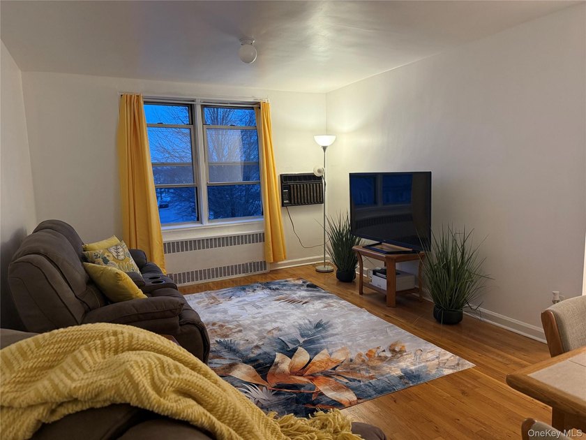 Move-right into this bright and updated top-floor 1-bedroom, 1 - photo 4