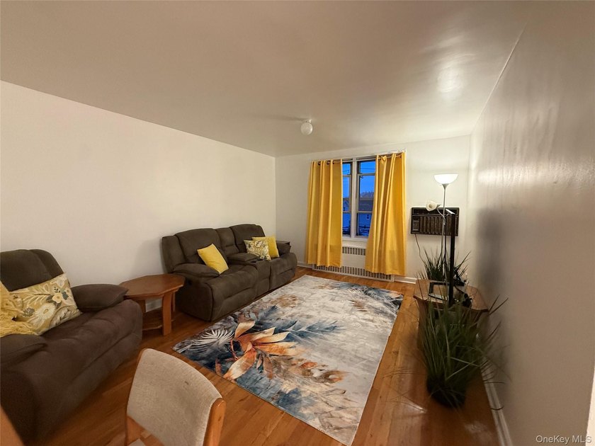 Move-right into this bright and updated top-floor 1-bedroom, 1 - photo 5
