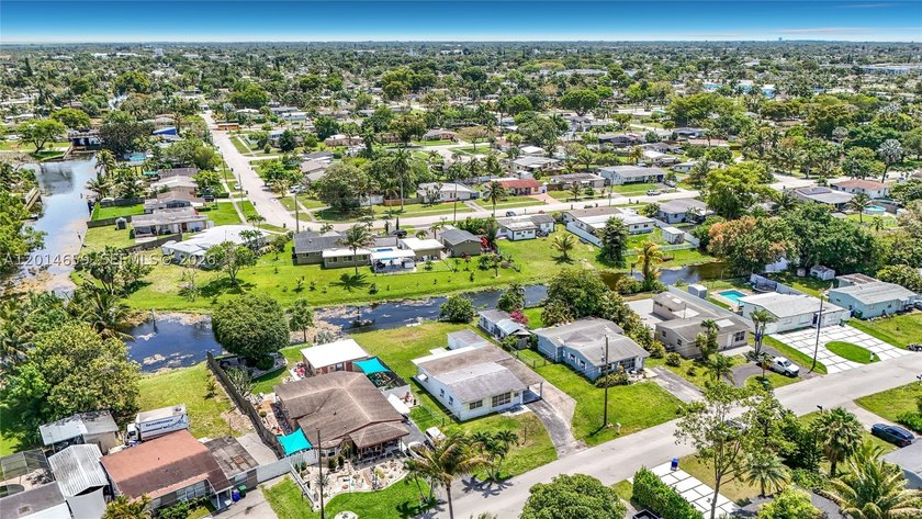 Discover the potential of this waterfront 3-bedroom, 2-bath home - photo 7