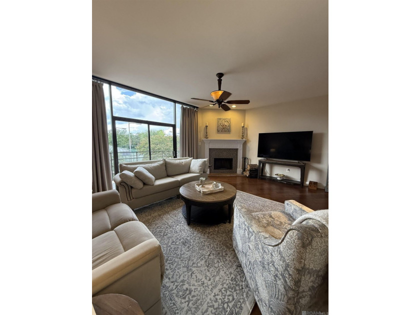 Beautiful waterfront living. This 2-bedroom, 1 full bath + half - photo 2